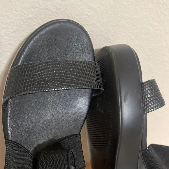 Tahari Black Wedge Platform Sandals Size 6 M - Picture 15 of 15